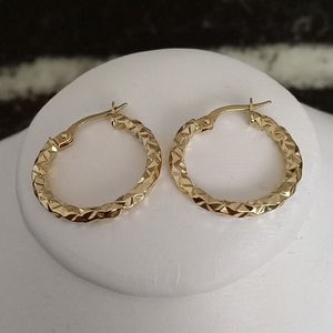 18 karat gold brilliant cut earrings with lock system from Spain